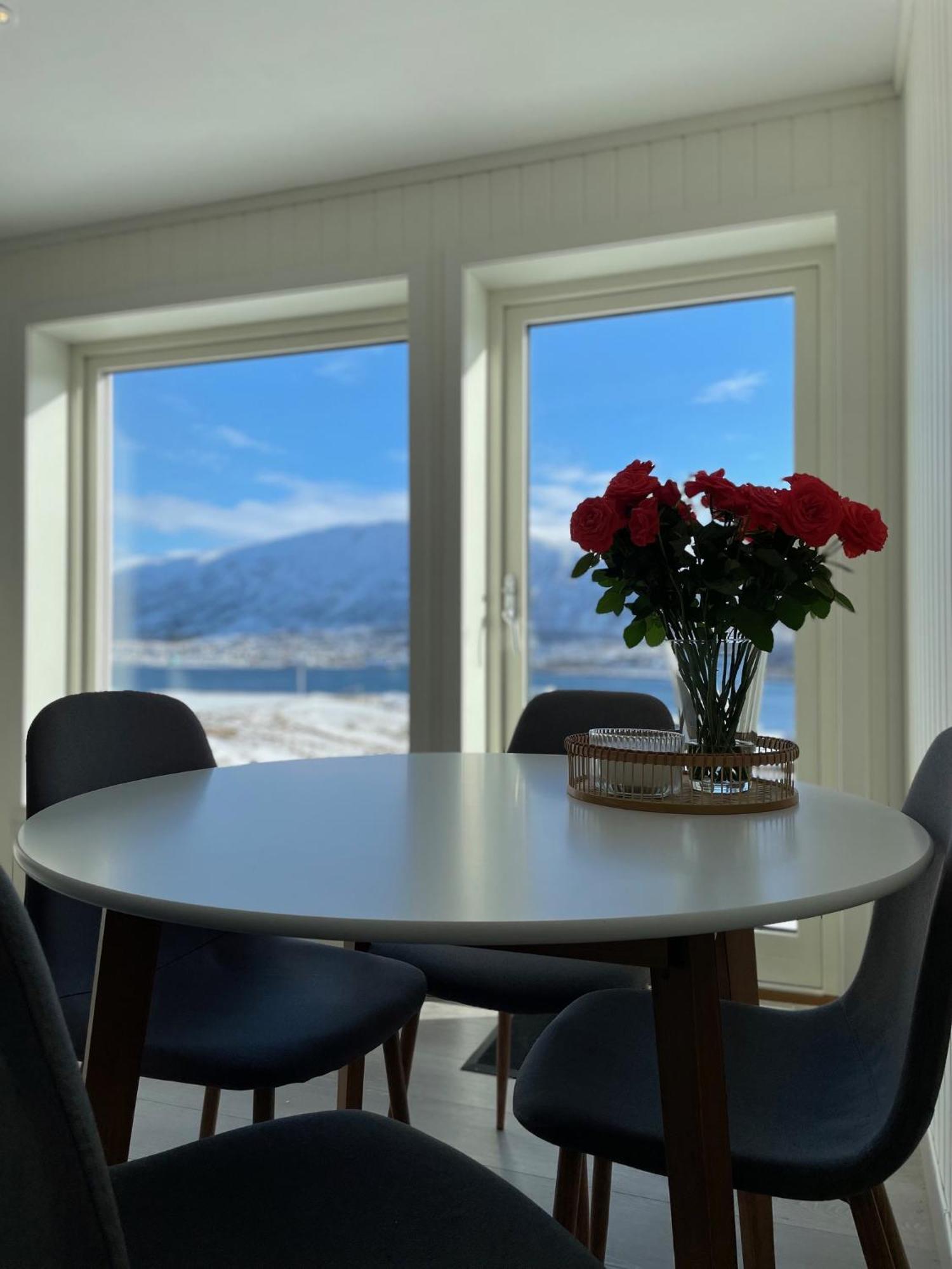 Tromso Skyline Sanctuary Apartment ภายนอก รูปภาพ